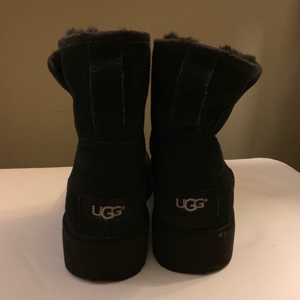 MINI HEEL UGGS SIZE 7